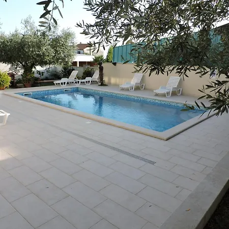 アパート Pansion Berat ボドニャン