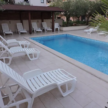 Pansion Berat アパート ボドニャン