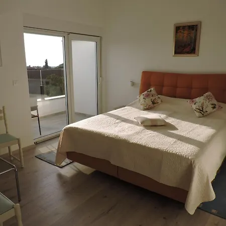 アパート Pansion Berat ボドニャン