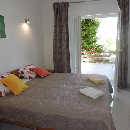 Pansion Berat アパート ボドニャン